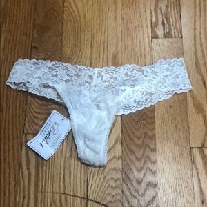 Brand new lace and pearl thing